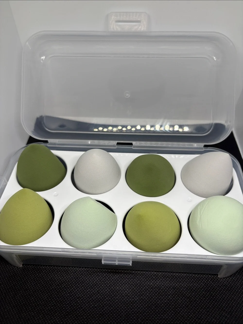 Makeup Sponge Set in Green and Light Gray
